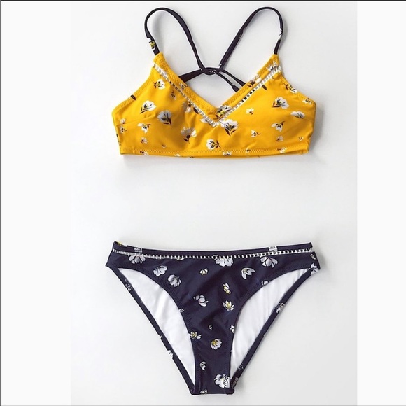 CUPSHE women’s yellow and navy bikini size Small - Picture 12 of 14